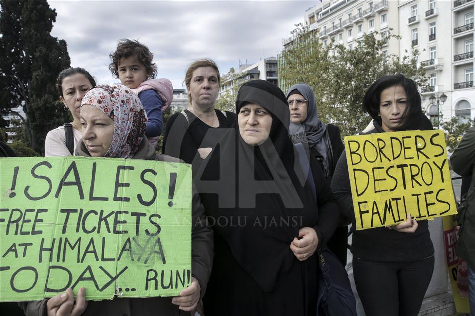 Athènes: Des réfugiés entament une grève de la faim devant le Parlement

