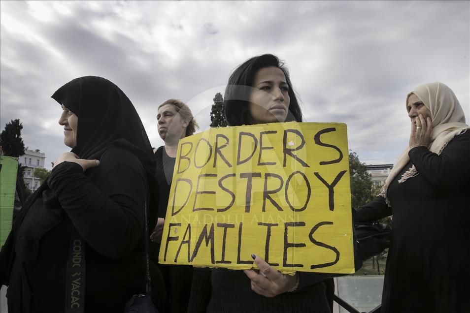 Athènes: Des réfugiés entament une grève de la faim devant le Parlement
