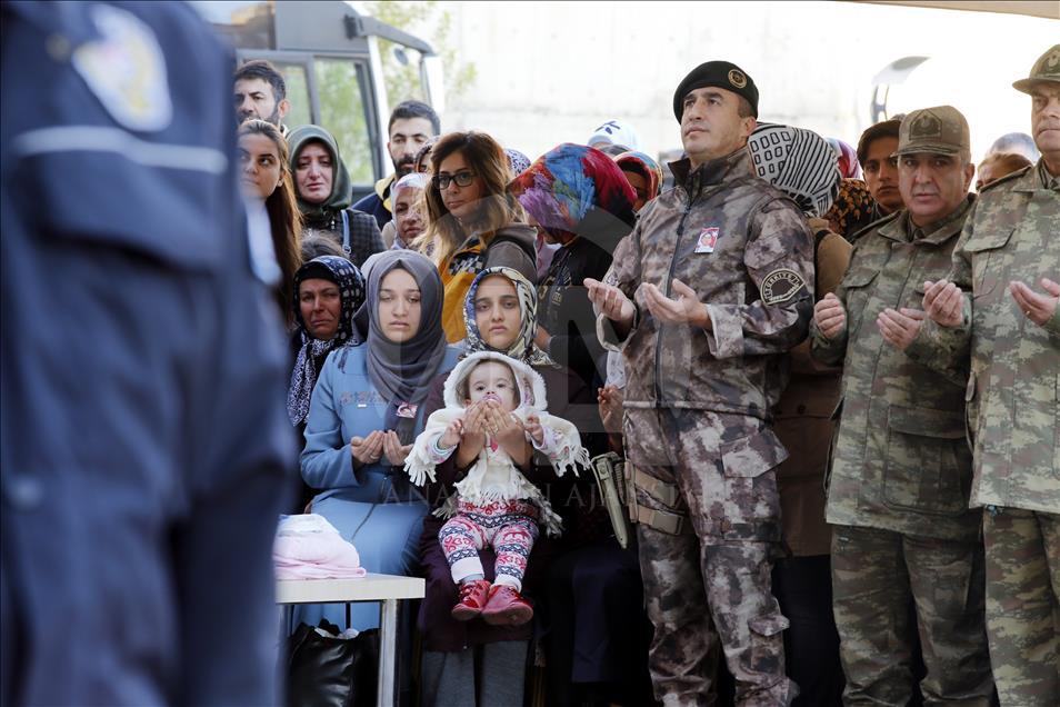 Diyarbakır'da şehit polis için tören