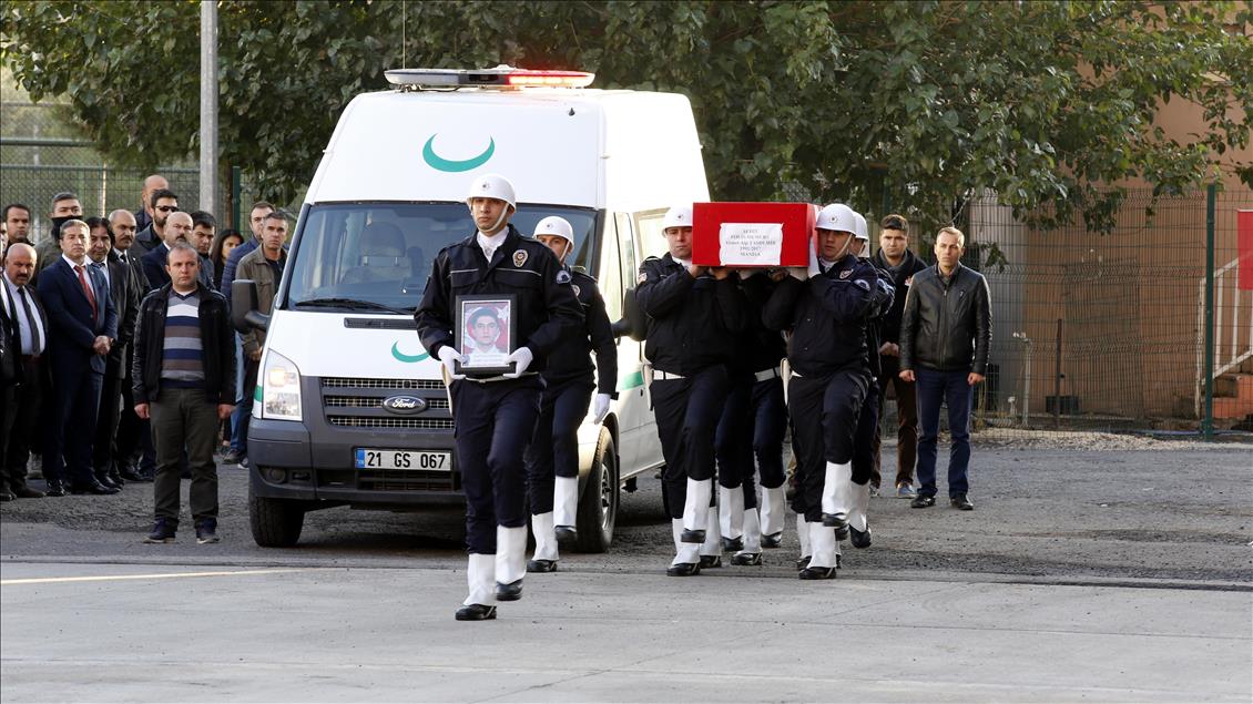 Diyarbakır'da şehit polis için tören