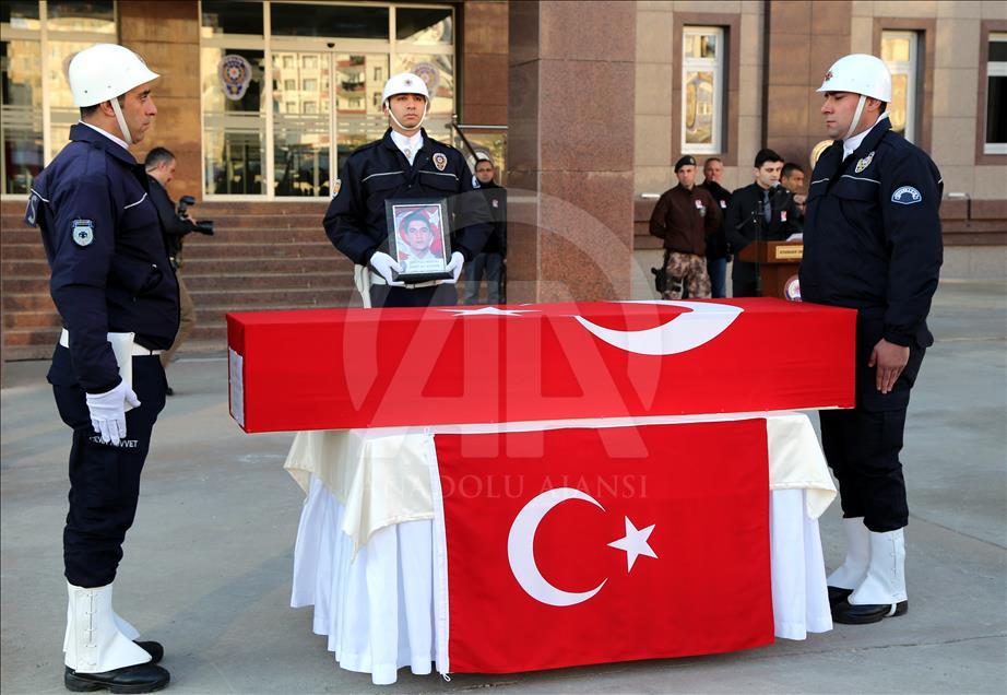 Diyarbakır'da şehit polis için tören