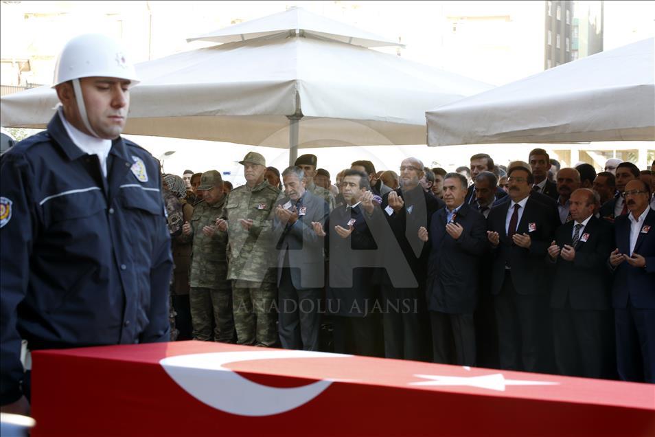 Diyarbakır'da şehit polis için tören