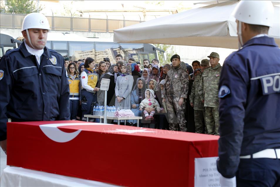 Diyarbakır'da şehit polis için tören