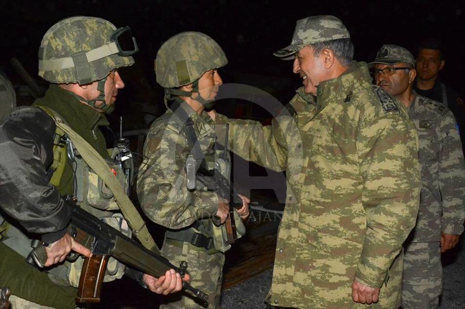 Komutanlardan sınır birliklerine ziyaret
