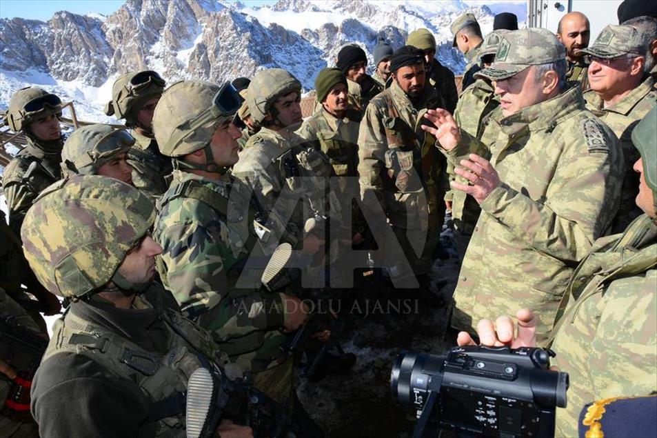 Komutanlardan sınır birliklerine ziyaret