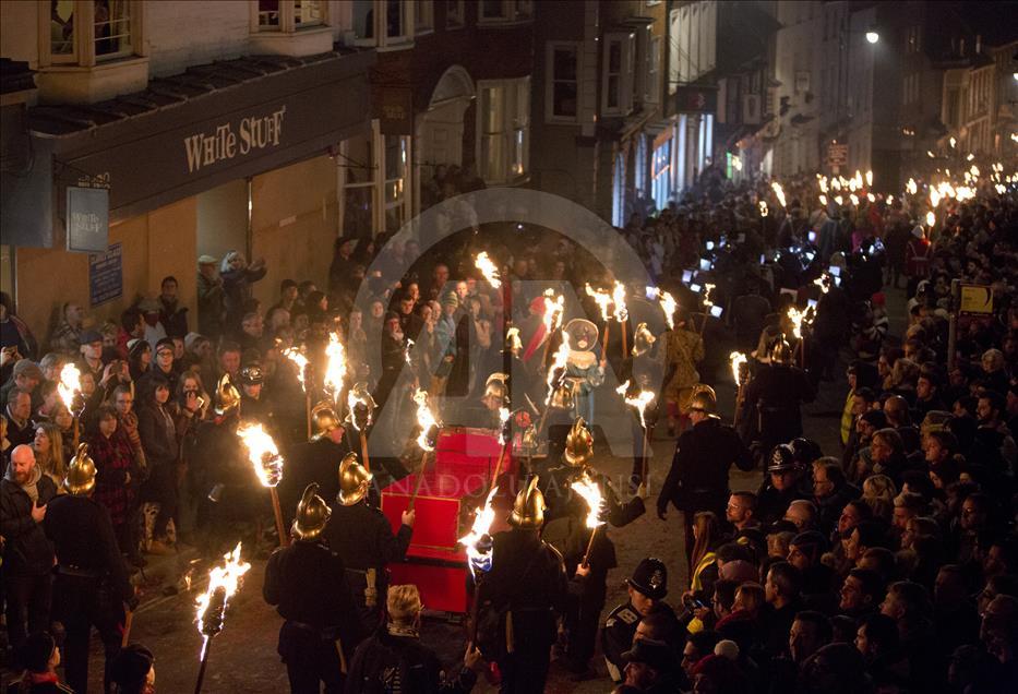 İngiltere'deki 400 yıllık "Şenlik Ateşi" festivali
