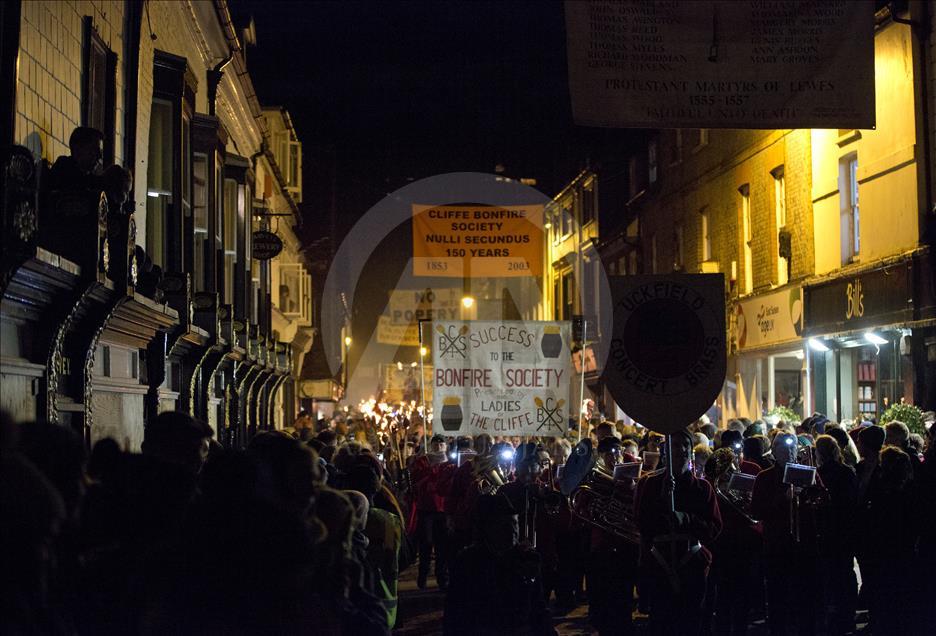 İngiltere'deki 400 yıllık "Şenlik Ateşi" festivali