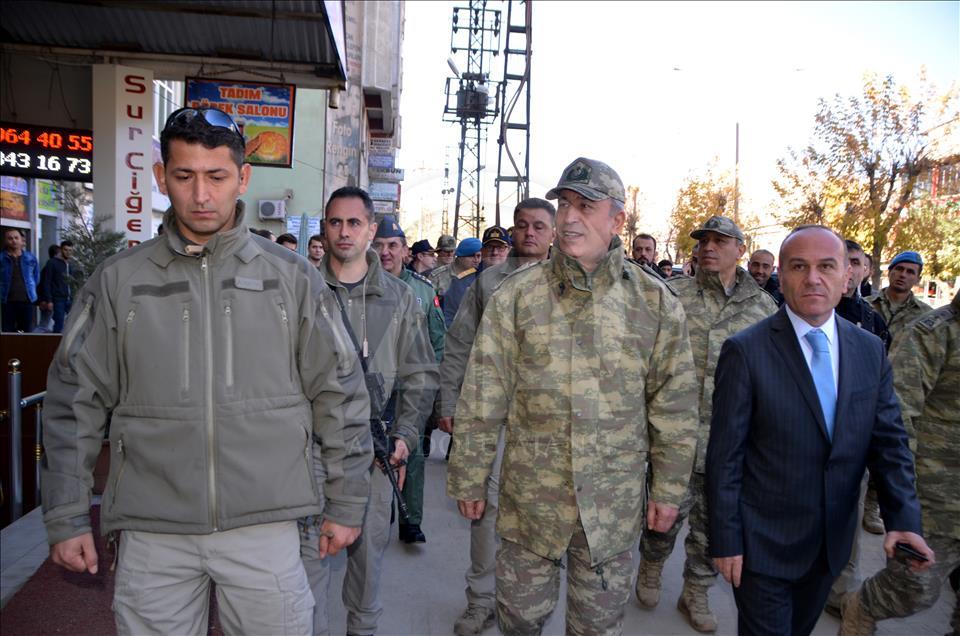 Komutanlar Yüksekova'da