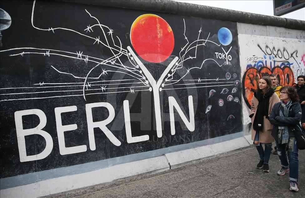 Berlin Duvarı'nın yıkılışının 27. yılı