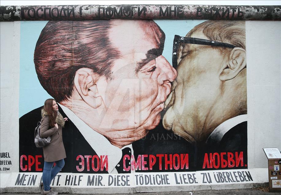 Berlin Duvarı'nın yıkılışının 27. yılı