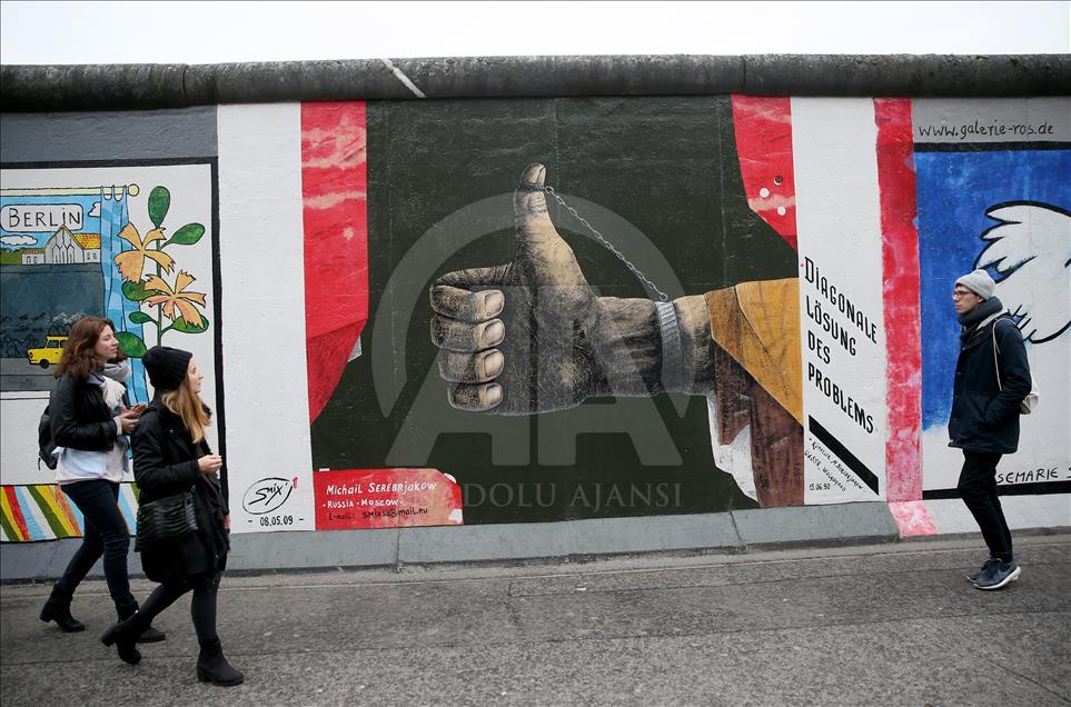 Berlin Duvarı'nın yıkılışının 27. yılı