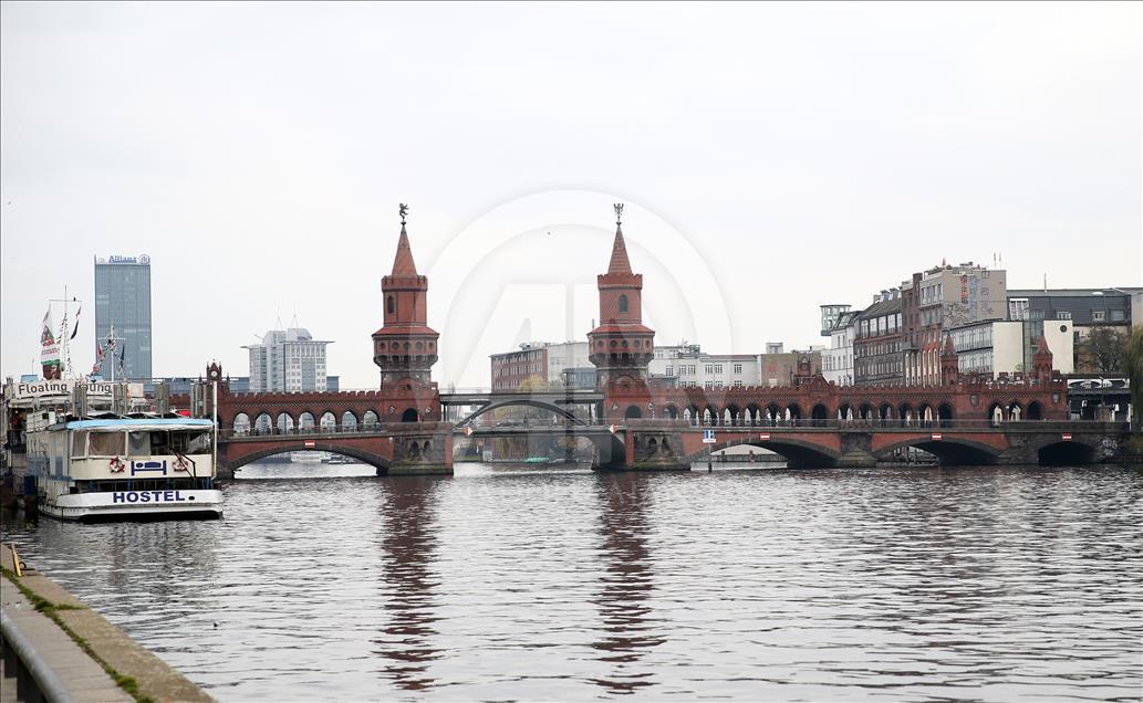 Berlin Duvarı'nın yıkılışının 27. yılı