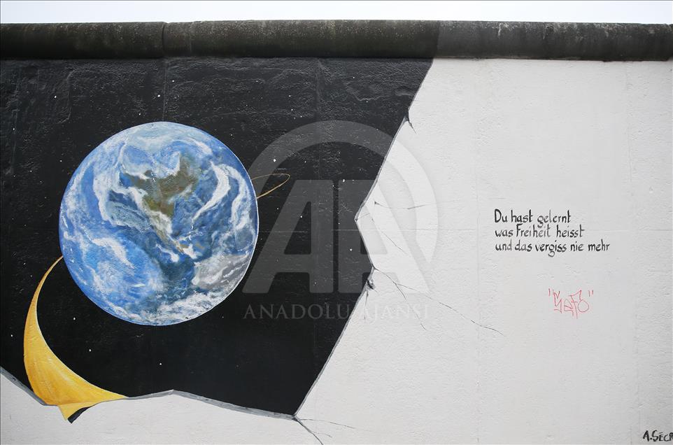 Berlin Duvarı'nın yıkılışının 27. yılı