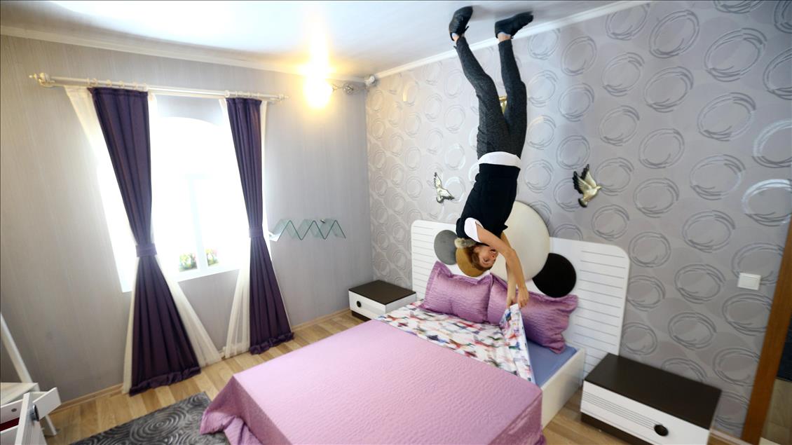 Sensasi jumpalitan di rumah terbalik Ankara
