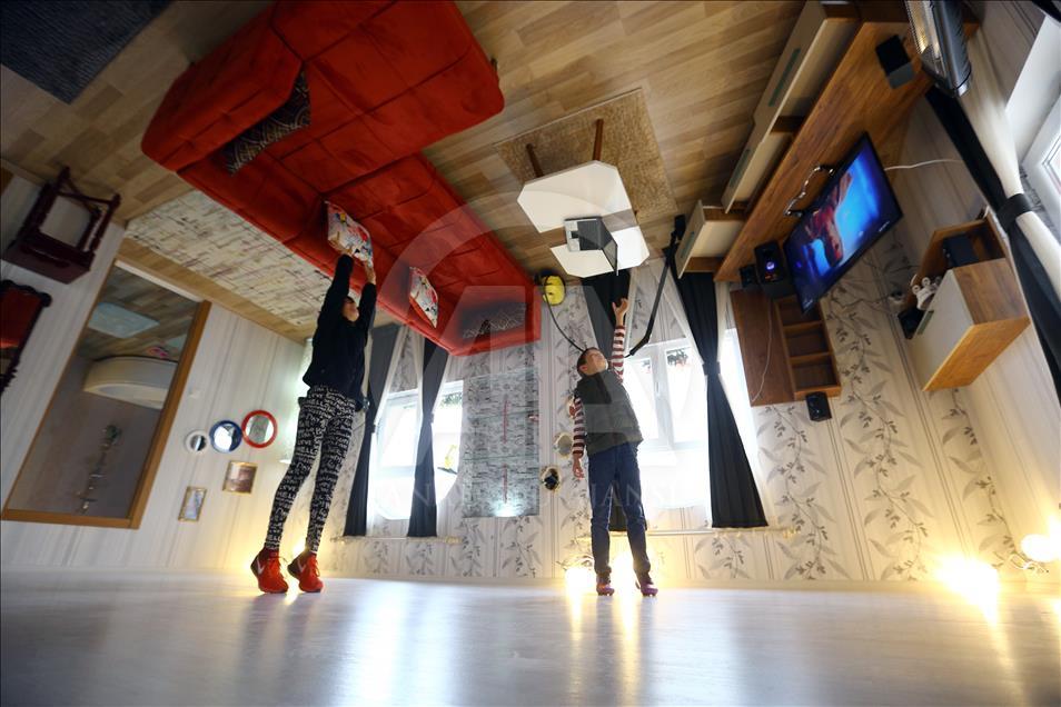 Sensasi jumpalitan di rumah terbalik Ankara