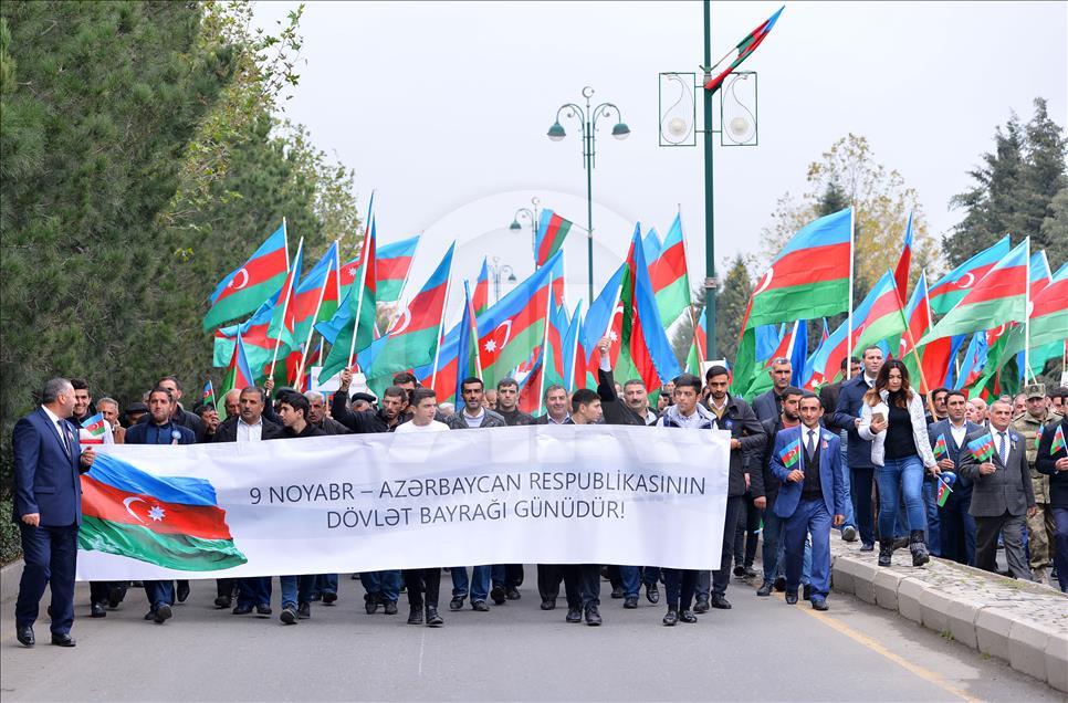 В Азербайджане прошло шествие в честь Дня госфлага 
