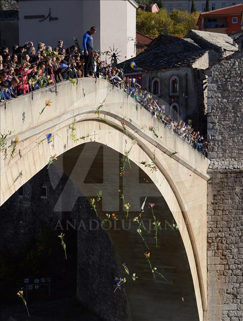 Bosnians mark 24th anniversary of destruction of Old Bridge
