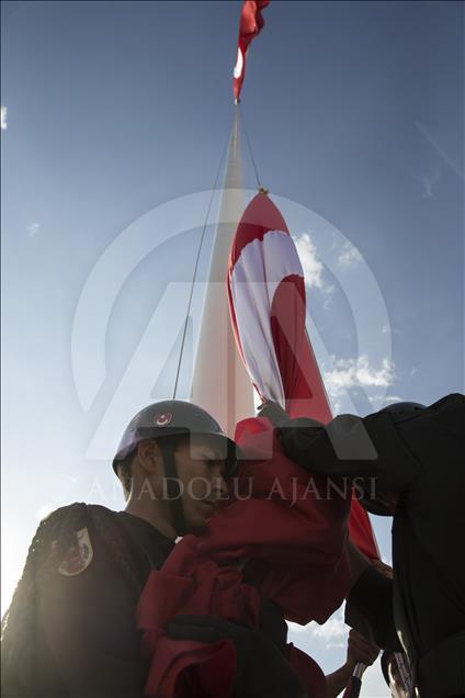 Bayrağın gönderden hiç inmediği yer: Anıtkabir