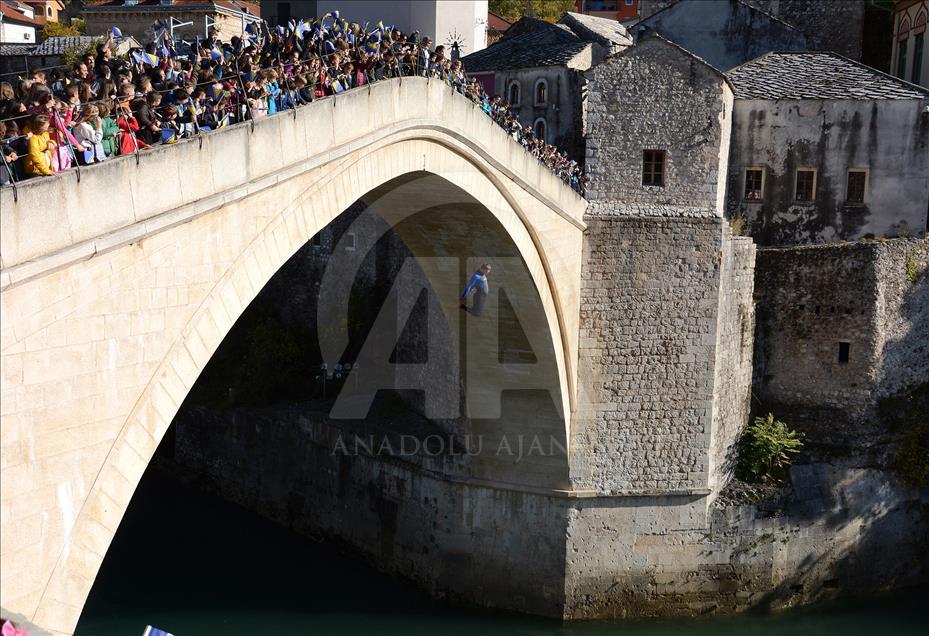 Bosnians mark 24th anniversary of destruction of Old Bridge