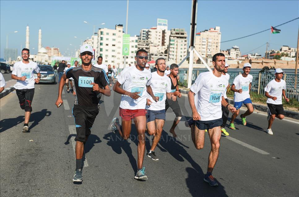 Gazze'de uzlaşıya destek için bisiklet sürme ve koşu etkinliği
