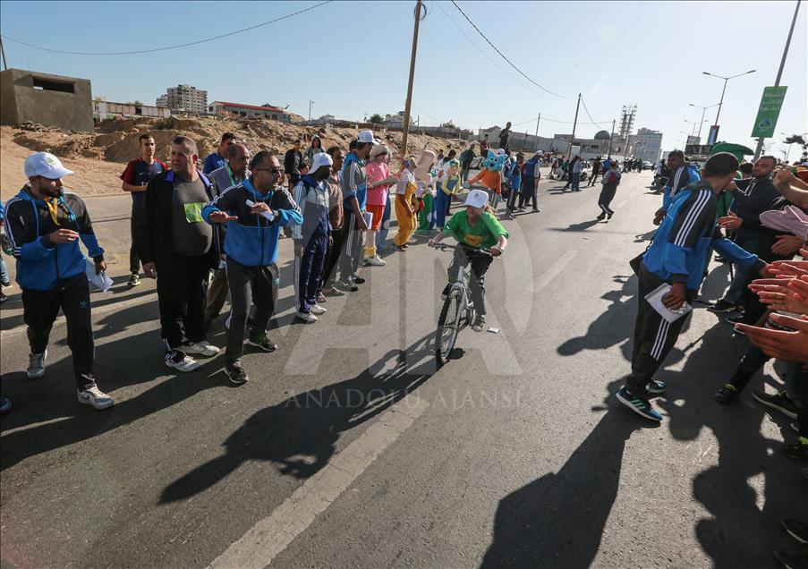 Gazze'de uzlaşıya destek için bisiklet sürme ve koşu etkinliği
