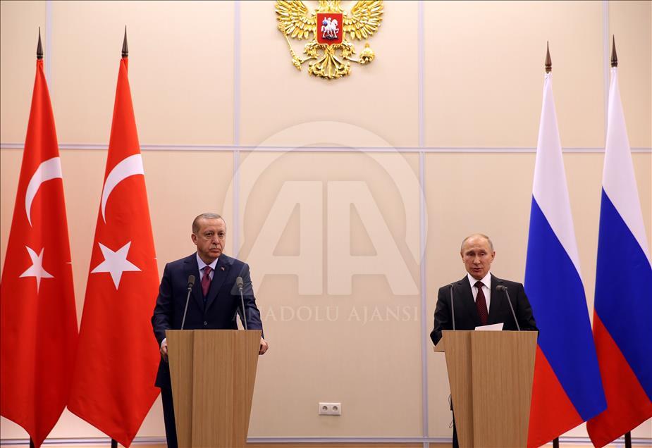 Cumhurbaşkanı Erdoğan, Putin ile bir araya geldi