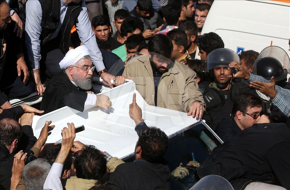 بازدید حسن روحانی از منطقه زلزله زده در ایران