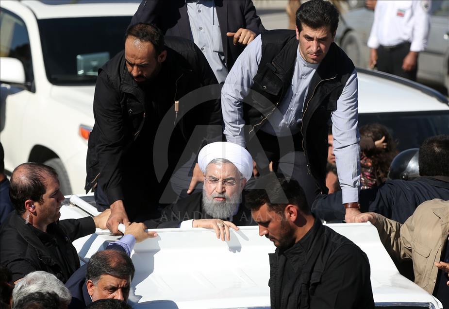 بازدید حسن روحانی از منطقه زلزله زده در ایران