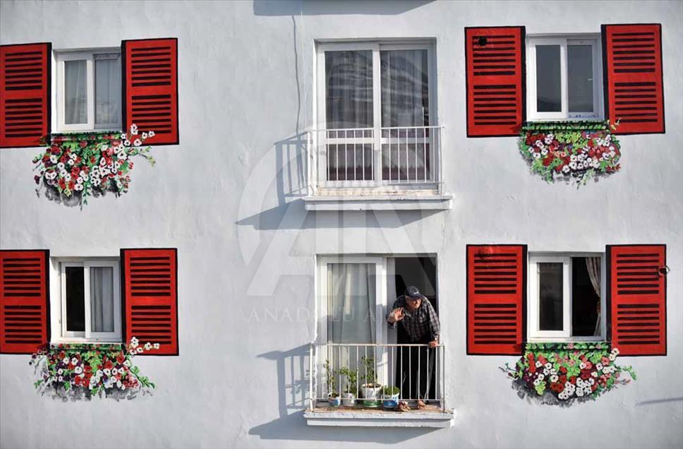 Obras de arte famosas se toman las paredes de Mersin, Turquía