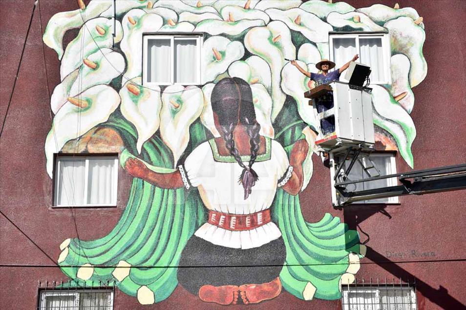 Obras de arte famosas se toman las paredes de Mersin, Turquía