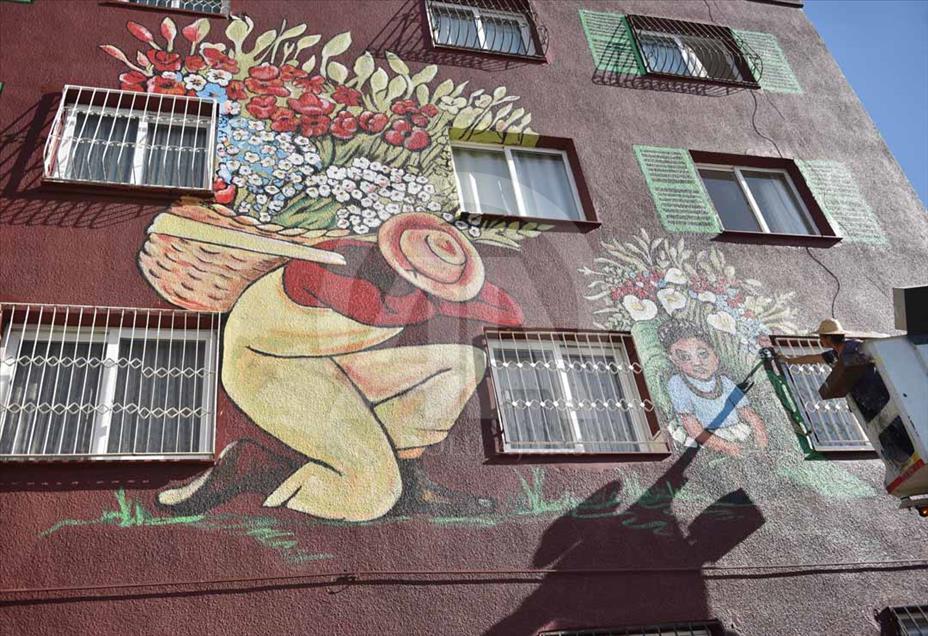 Obras de arte famosas se toman las paredes de Mersin, Turquía
