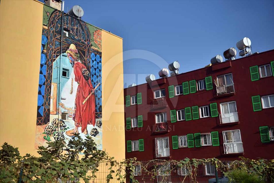 Obras de arte famosas se toman las paredes de Mersin, Turquía