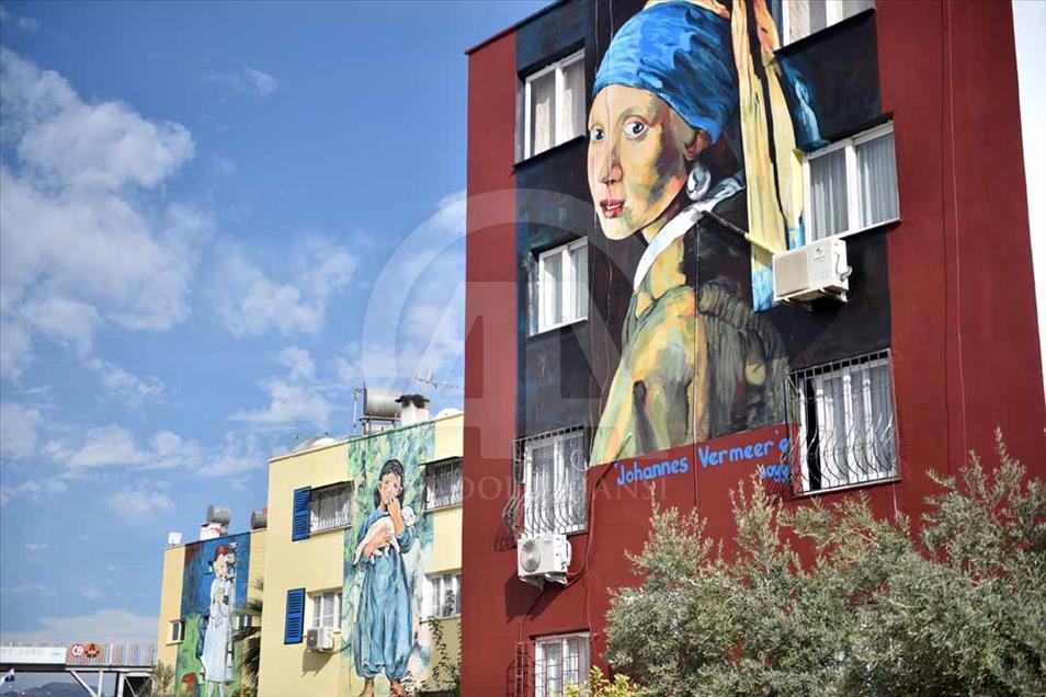 Obras de arte famosas se toman las paredes de Mersin, Turquía