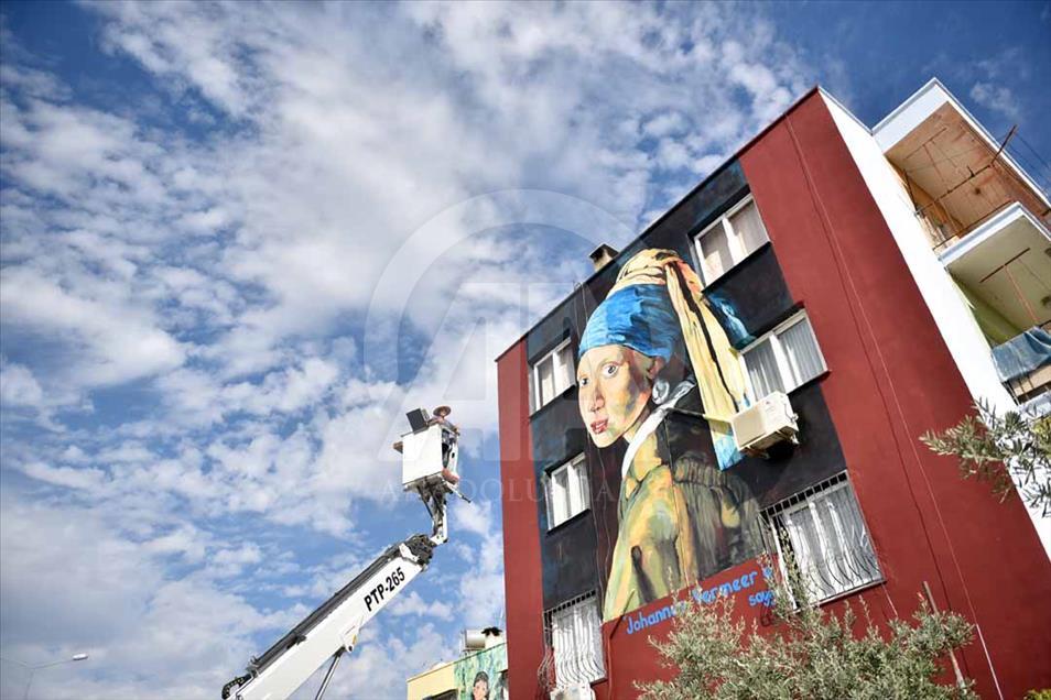Obras de arte famosas se toman las paredes de Mersin, Turquía