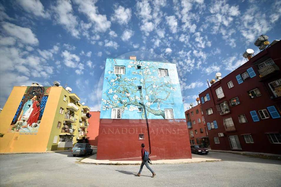 Obras de arte famosas se toman las paredes de Mersin, Turquía