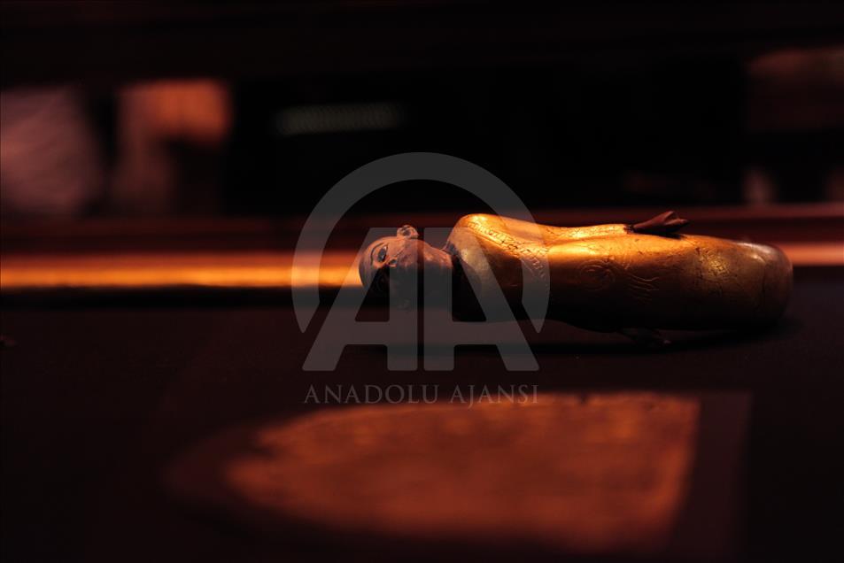 Tutankhamun's golden artefacts on display in Cairo