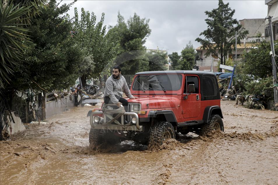 Greqi, përmbytjet shkatërruan shumë shtëpi dhe automjete
