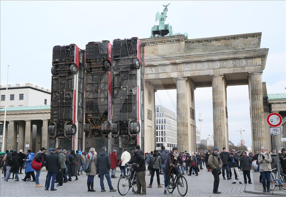 Anti-war monument on show in Berlin