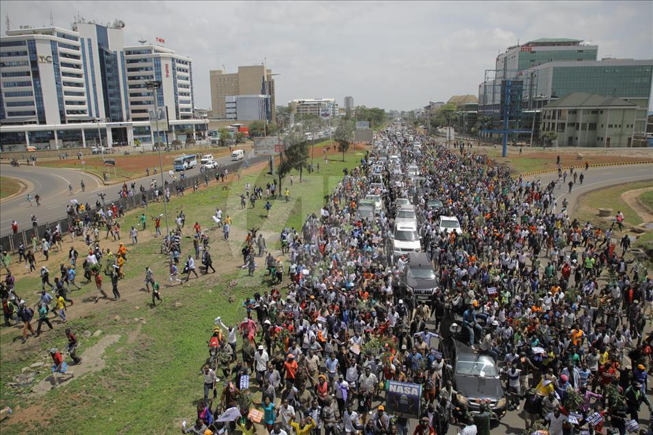 Raila Odinga supporters clash with police in Kenya