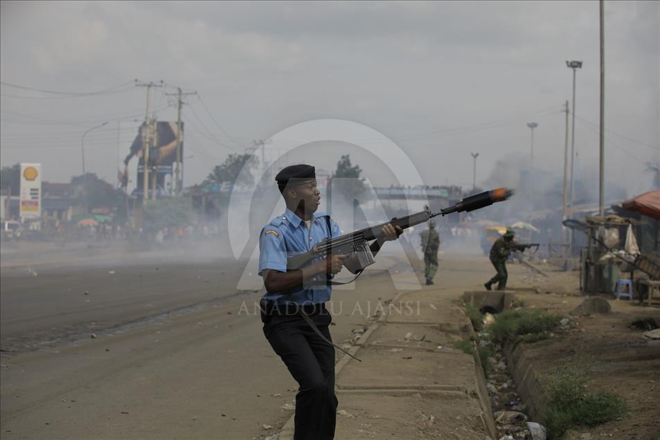 Raila Odinga supporters clash with police in Kenya