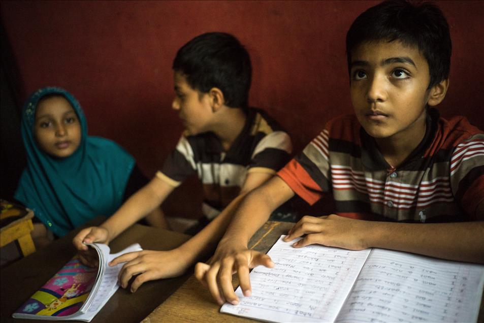 Voluntary class for Rohingya refugee children in Indonesia