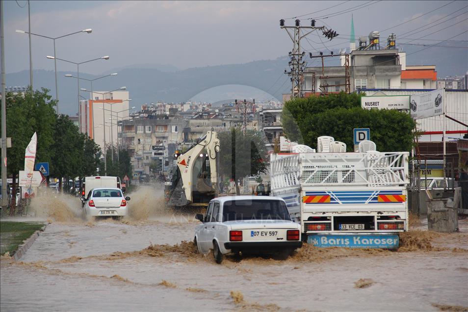 Mersin'de şiddetli yağış ve dolu