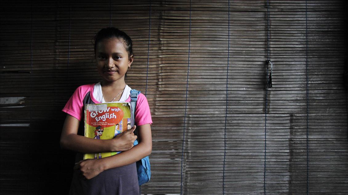 Kehidupan gadis pemulung botol plastik