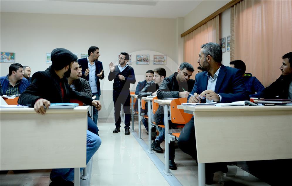 Réfugiés Syriens: Le turc devient la langue de l'amitié 
