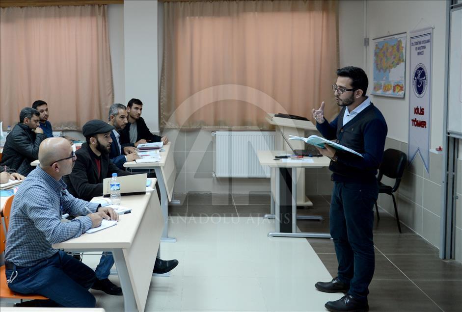 Réfugiés Syriens: Le turc devient la langue de l'amitié 
