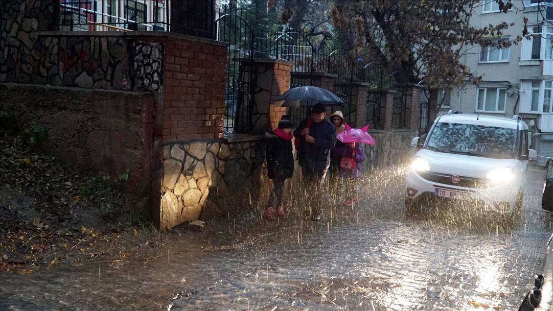 Trakya'da sağanak yaşamı olumsuz etkiliyor - Anadolu Ajansı