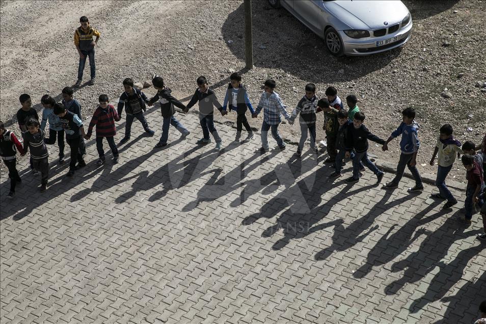 Suriyeli öğrenciler geleceğe Türkiye'de hazırlanıyor
