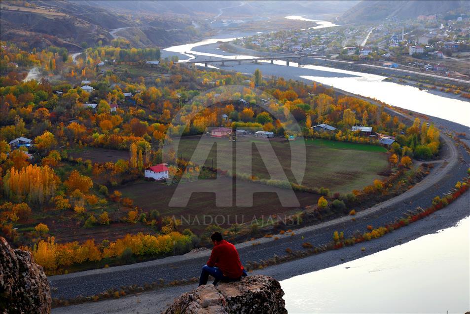 Tarihi ilçe Palu sonbaharda fotoğrafçıları ağırlıyor