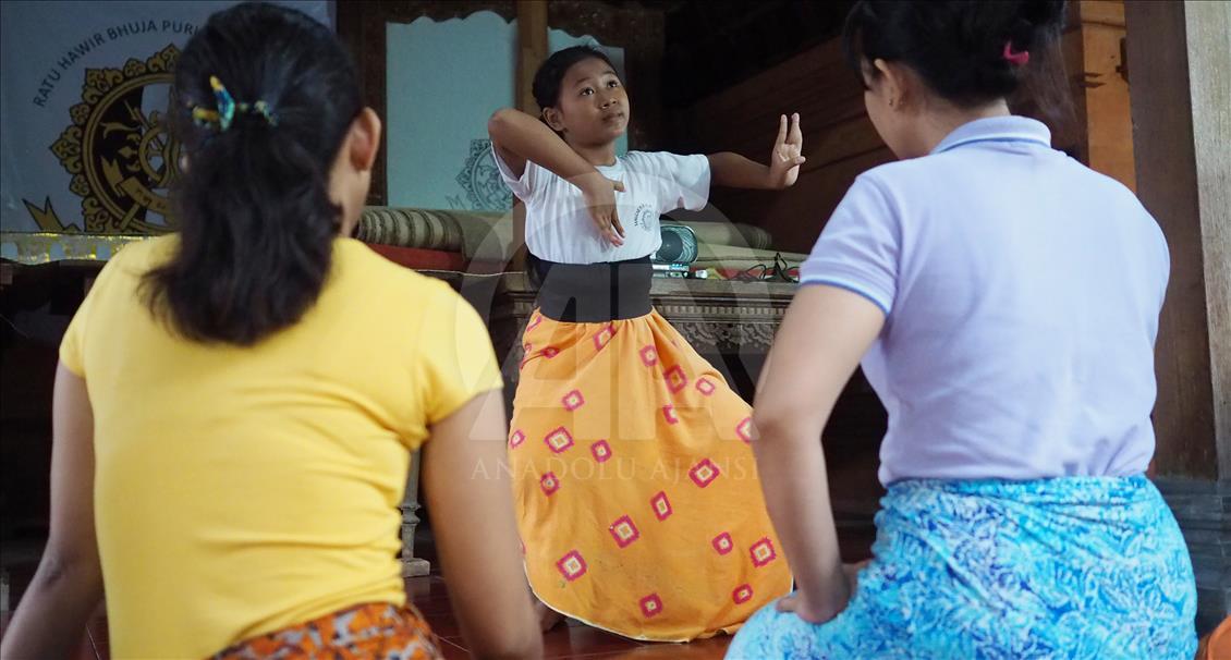 Balili kız çocuklarının dans eğitimi