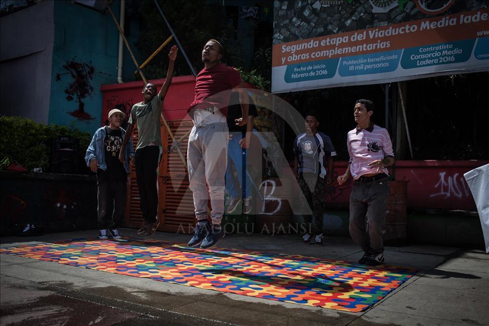 Medellin'de ki Comuna 13 Mahallesi gün geçtikçe iyiye gidiyor 